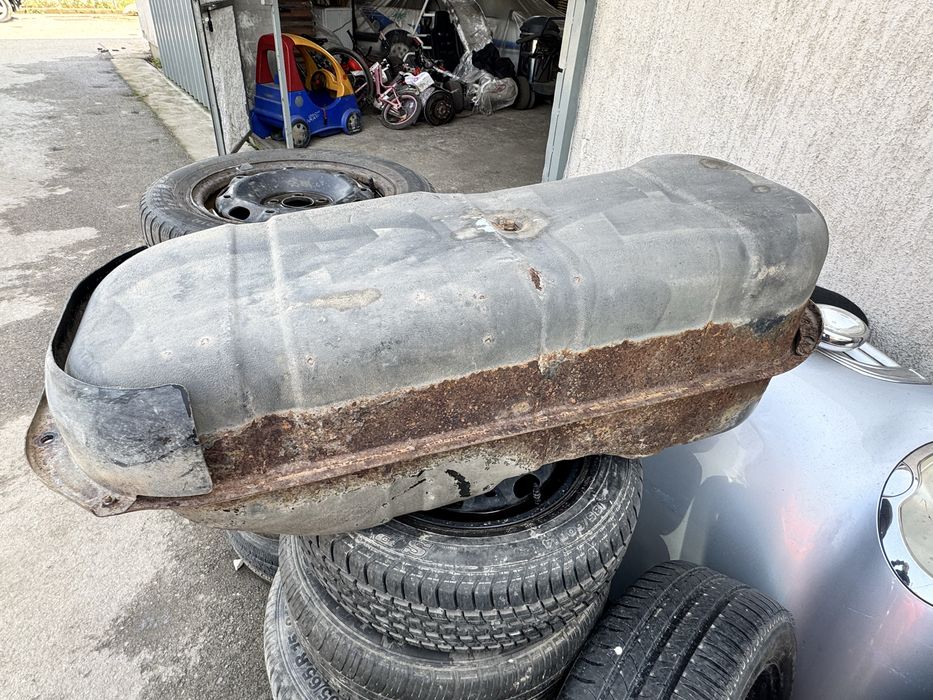 Резервоар Mitsubishi L200