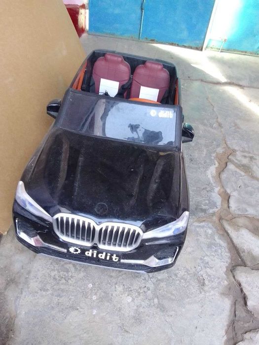 Bolalar moshinchasi sotiladi