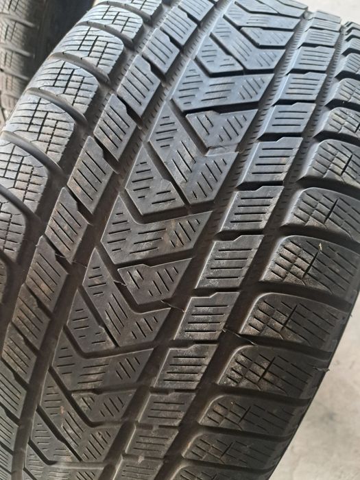 2 anvelope iarnă 295 35 r21 Pirelli