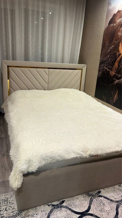 Кровать для спальни Почти новый!