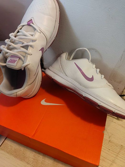 Дамски маратонки Nike
