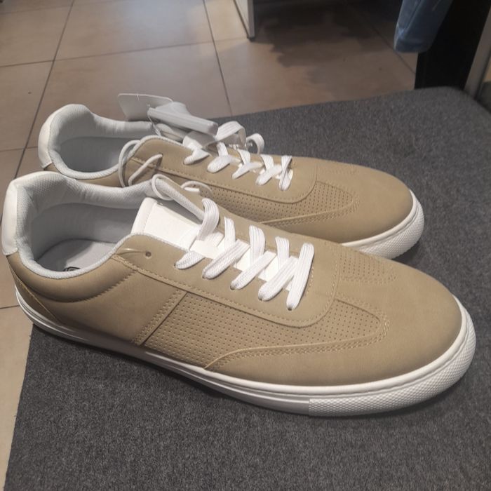 Продаются кроссовки, новые, 45размер, муж.