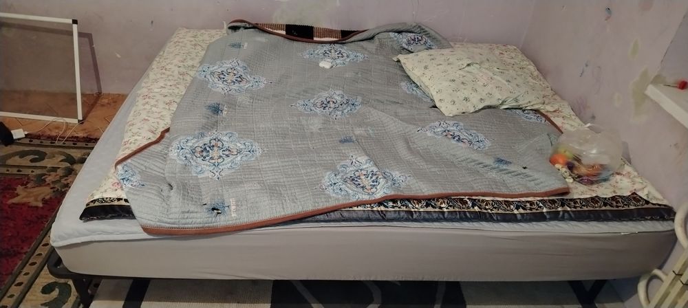 Продам кровать с матрасом