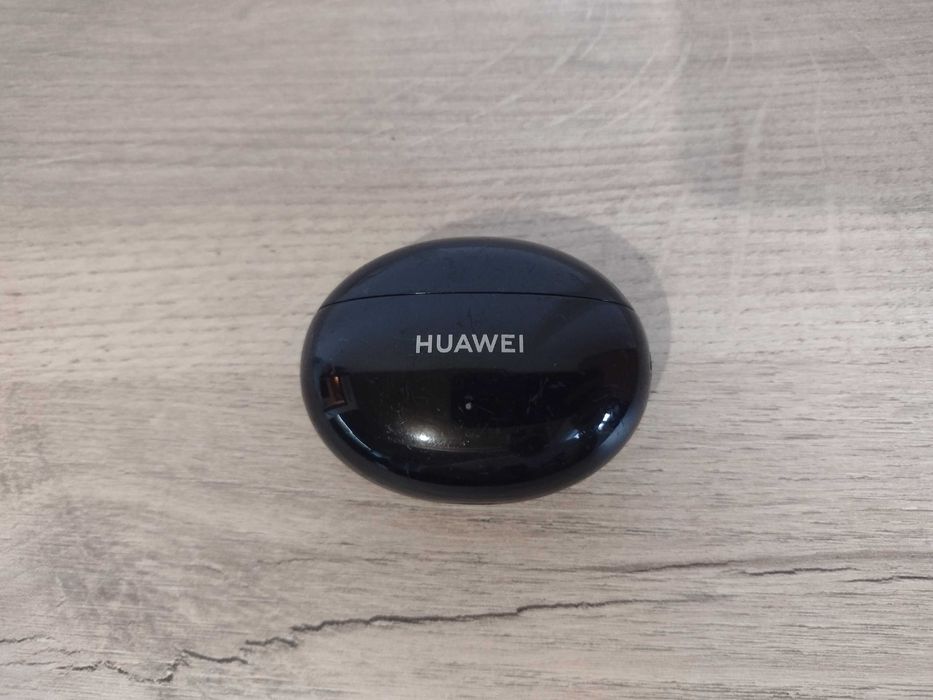 Huawei Freebuds 4i зарядна кутия
