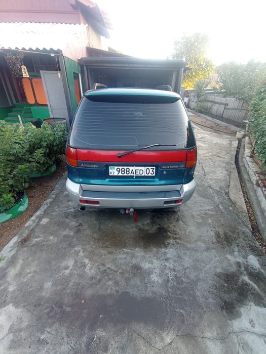 Mitsubishi Space Runner 1998