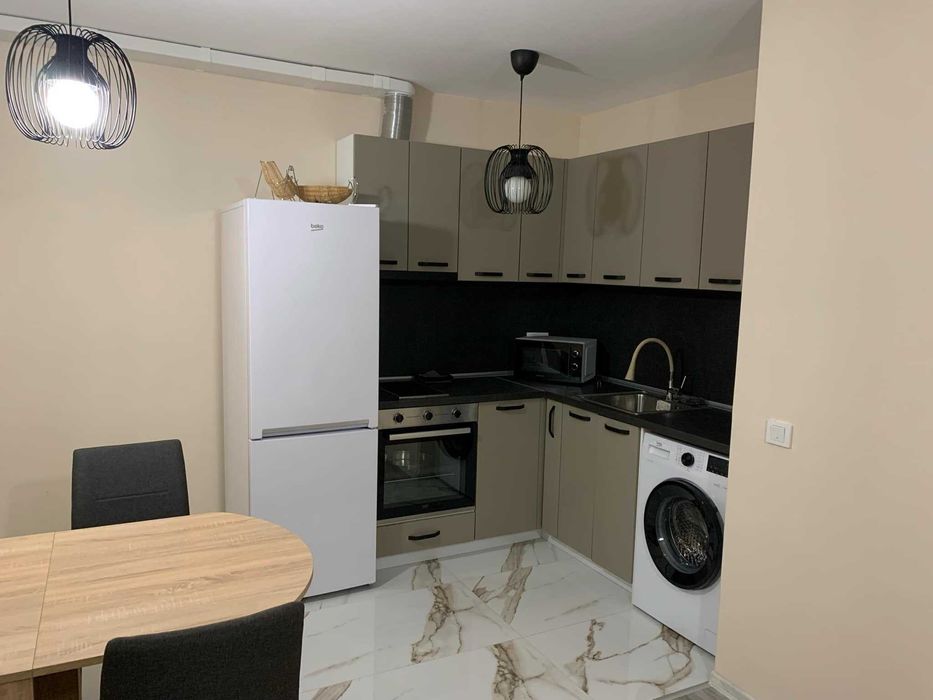 Дава се под наем Двустаен апартамент в Варна, Аспарухово - 50 кв.м за 357 € - Снимка #1