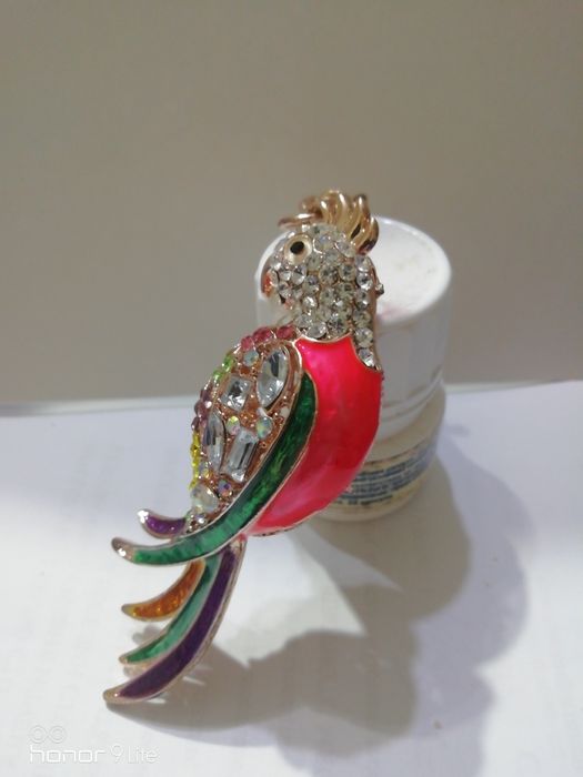 Ключодържател цветен папагал и морско конче  с камъни Сваровски.