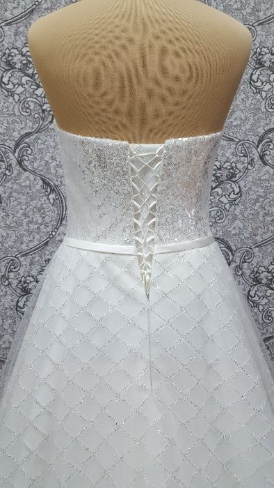 Vand rochie de mireasa noua