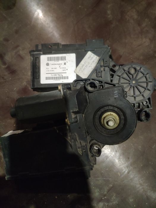 Запчасти на Мерседес w 210