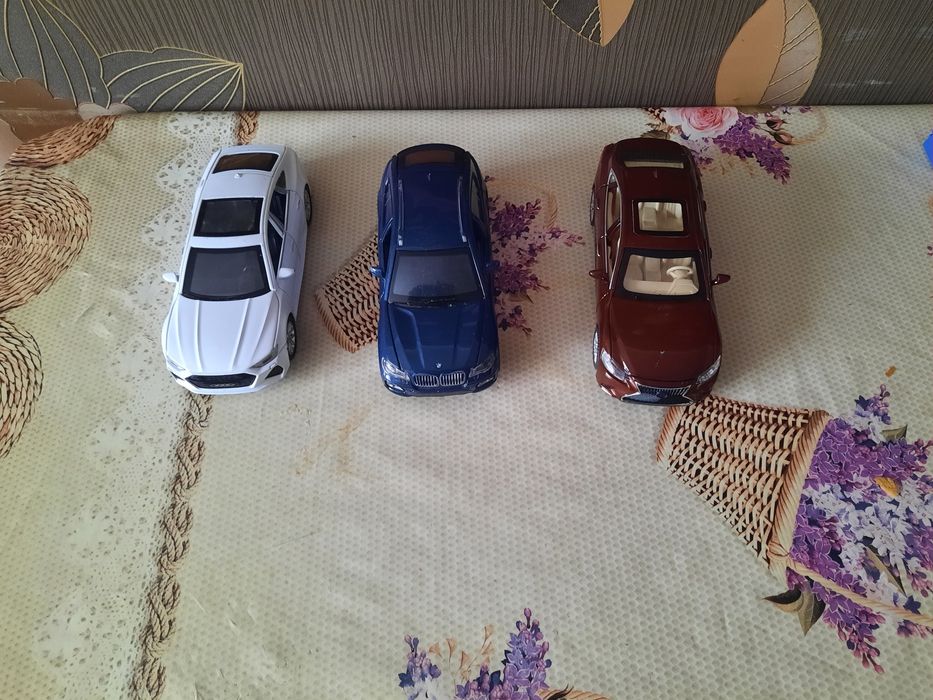 Продам машинки игрушечные