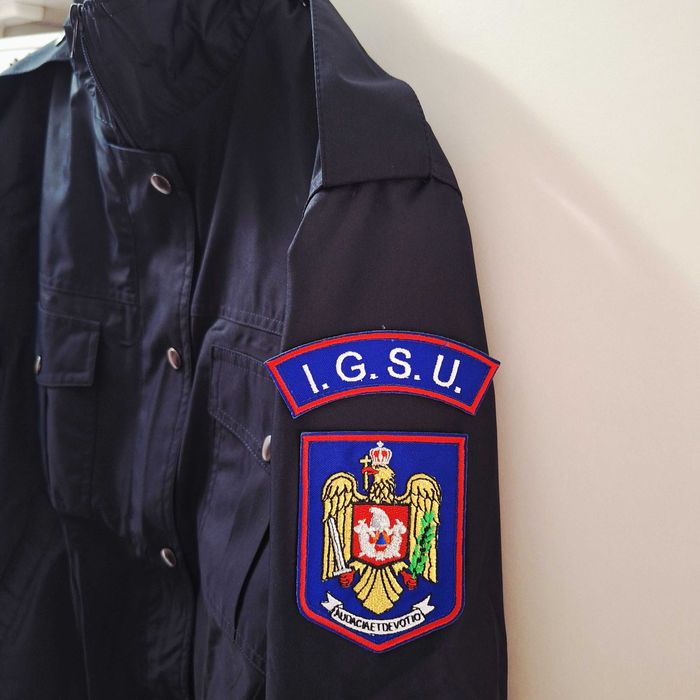 Bluzon cadre militare pompieri 
Marimea 48 - I