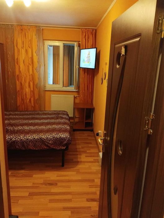 Apartament cu doua camere de inchiriat (piata Războieni)