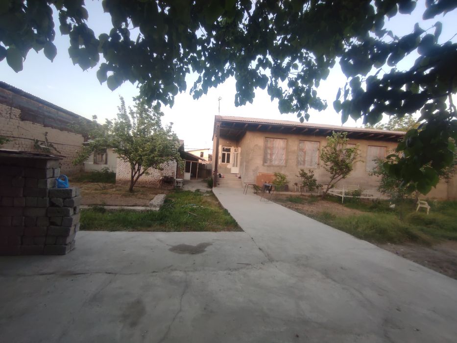 Uy sotiladi xovli sotix 10 xonalar soni 7