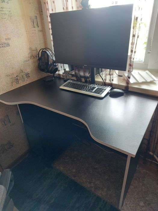 Продам стол компьютерный размер 110см 60см 75см Лдсп