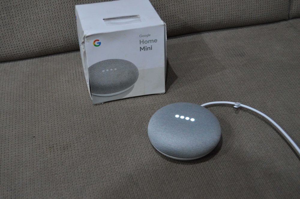 Boxă Inteligentă Google Home Mini (Generația 1) Chalk/Gri – Pachet Complet la Cutie, Stare Impecabilă