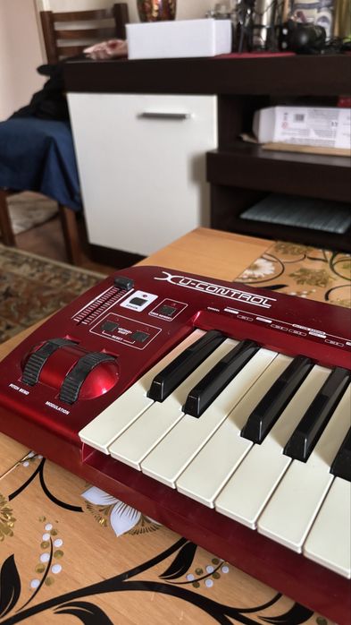 Orgă Midi Behringer UMX610