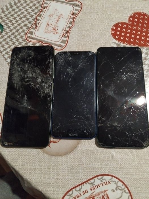 продават се телефони за части