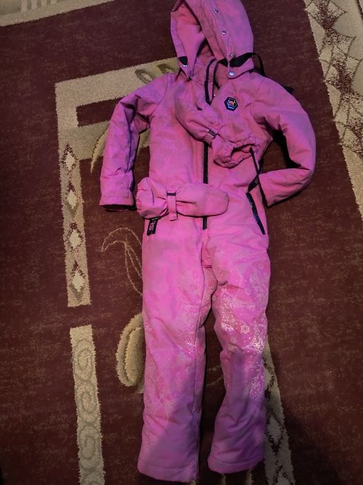 Продам детский зимний комбинезон для девочки