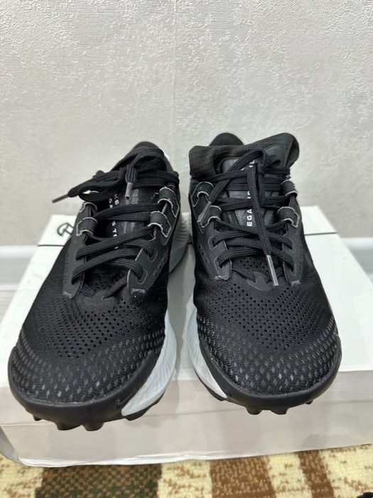 Продам кроссовку