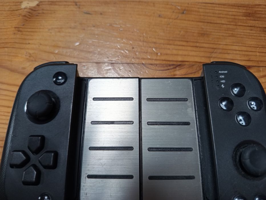 Мобилен геймпад Saitake STK-7007F