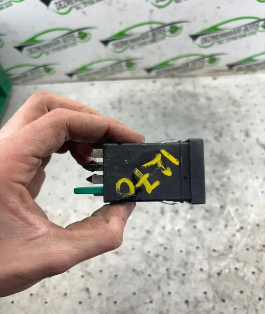 Buton incalzire scaune fata Volkswagen VW Passat 2004