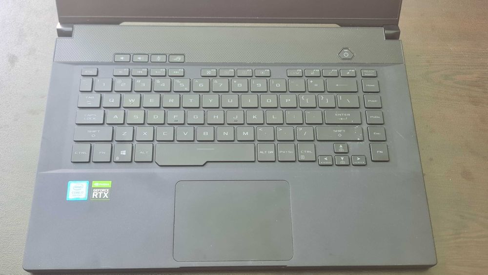 Asus zephyrus  15.6 / 300hz / rtx 2060 / i7 9750h