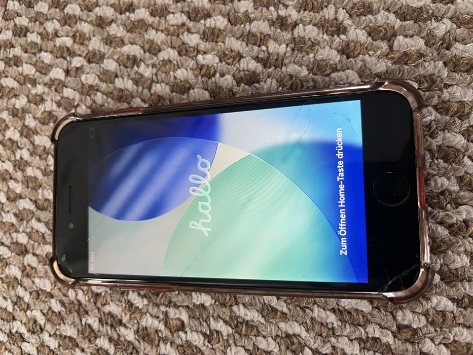 Продам айфон SE 2 поколения