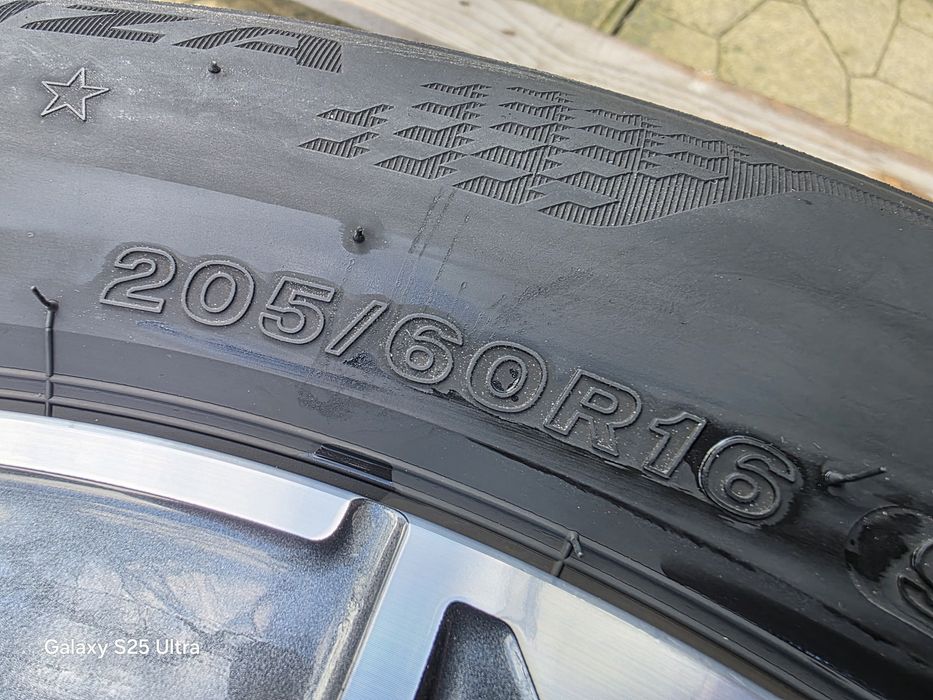 4бр. летни гуми 205/60/16 Bridgestone