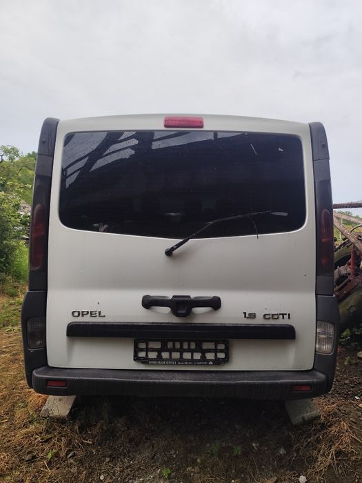Dezmembrez /Vând Opel vivaro 1.9