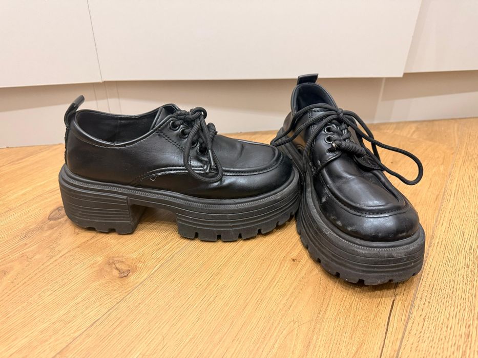 Продам Обувь 36/37 ботинки , босоножки