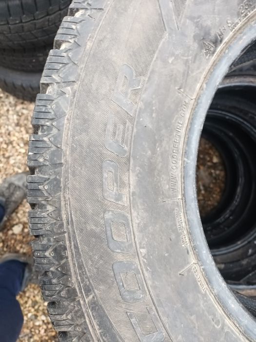 255/70 r16 de iarna 4 buc f bune COOPER