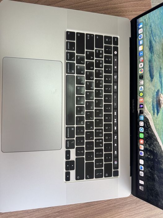 Macbook Pro 16 2019 i9 Ram 32 AMD 5500 Pro SSD 1Tb