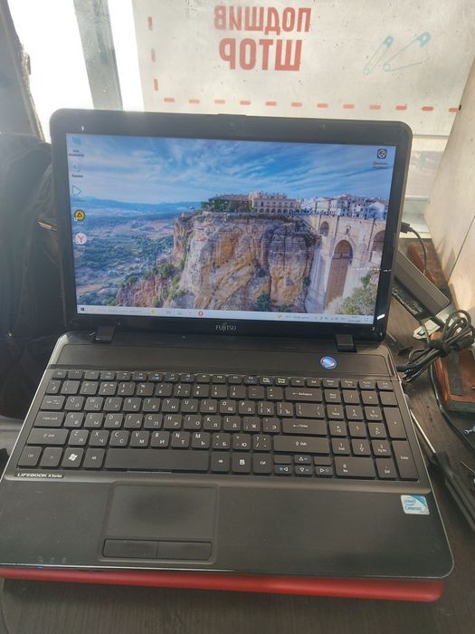Ноутбук Fujitsu Core i3