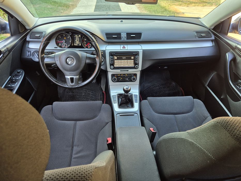 Vw Passat B6 1.6 TDI 105 Cp   Climatronic Parktronic din 2010 Euro 5