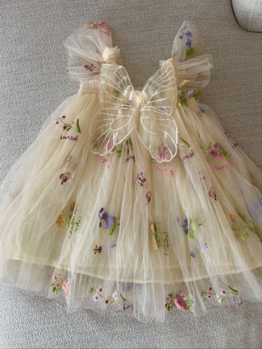 Rochie cu tulle si fluturas crem fetițe