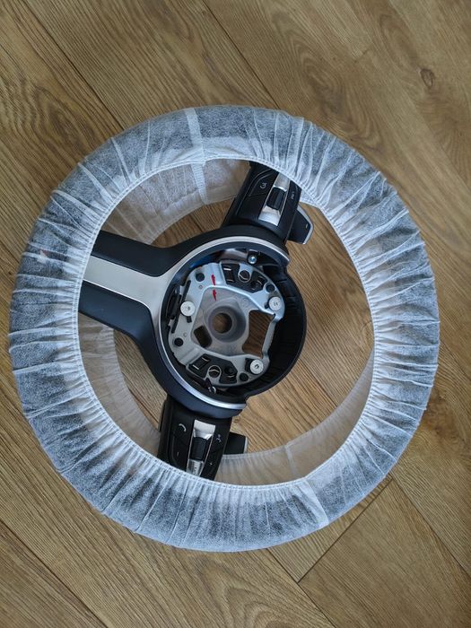 Volan BMW M Sport nou, cu padele