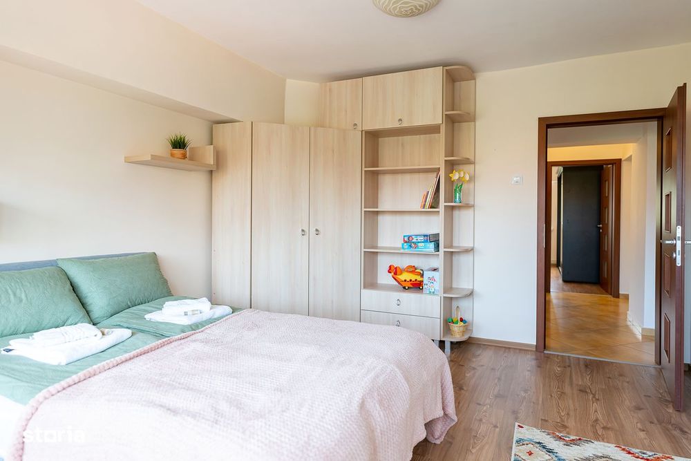 Închiriere apartament 3 camere spațios, priveliște superbă spre pădure