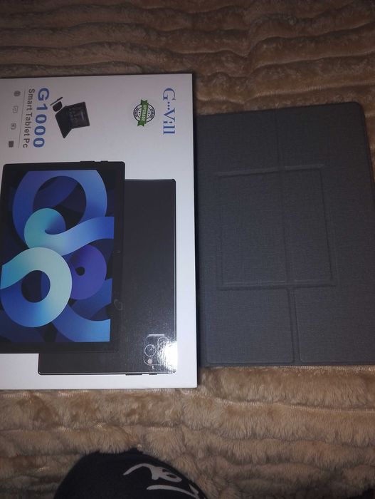 Планшет почти новый.