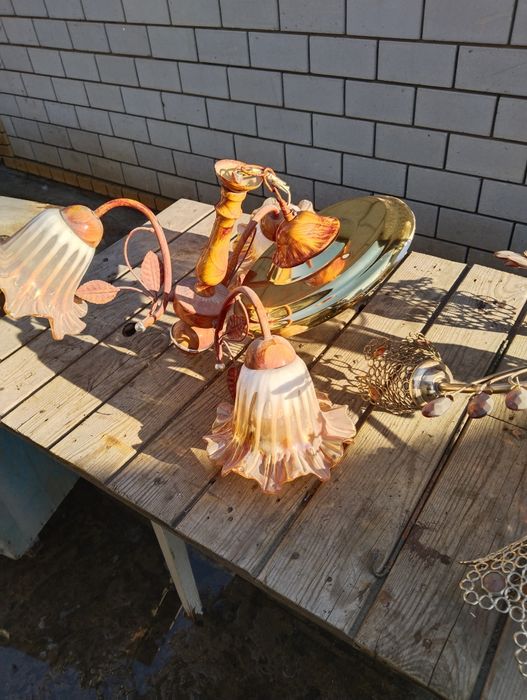 Продам люстру, рабочие.