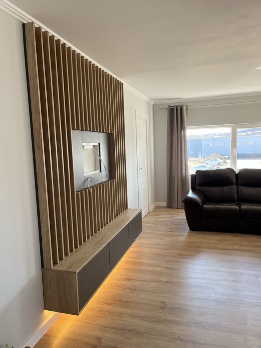 Vând mobila  noua pentru living cu riflaje