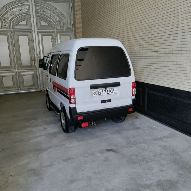 Янги автомобиль мараыет килинган