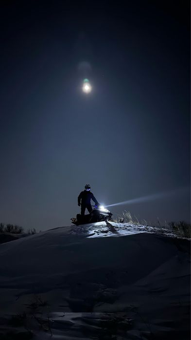 Продаю снегоход почти новый