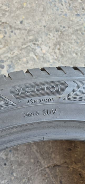 4 anvelope M+S ca noi 255/45/19,doua Continental 2022,doua Goodyear 2023.Pretul este pe bucata.