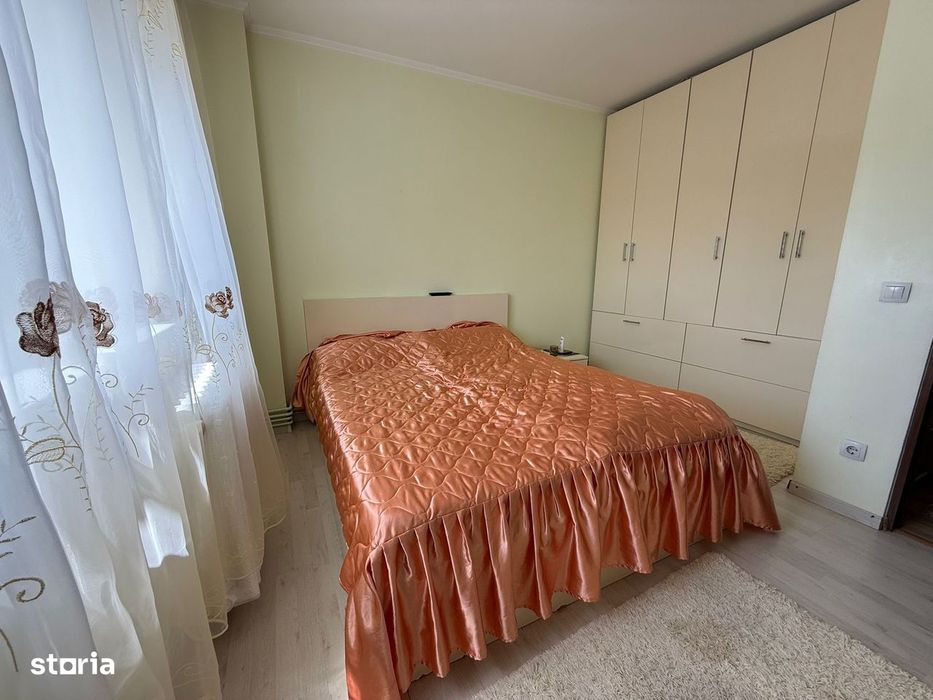 Persoana fizica vand apartament 3 camere str careiului