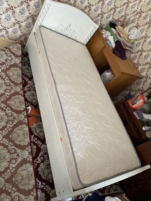 Кровать,крават 1 кишилик янгидек турибди почти ишлатилинмаган