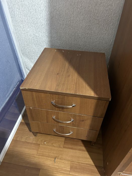 отдам шкаф и тумбу