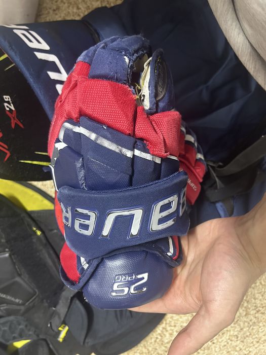 Продам хоккейную форму , без коньков