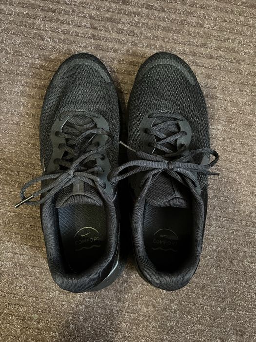 Продам кроссовки Nike оригинал. Размер (us-10,5)