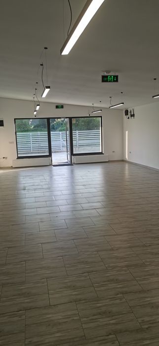 Vând sau închiriez cladire
