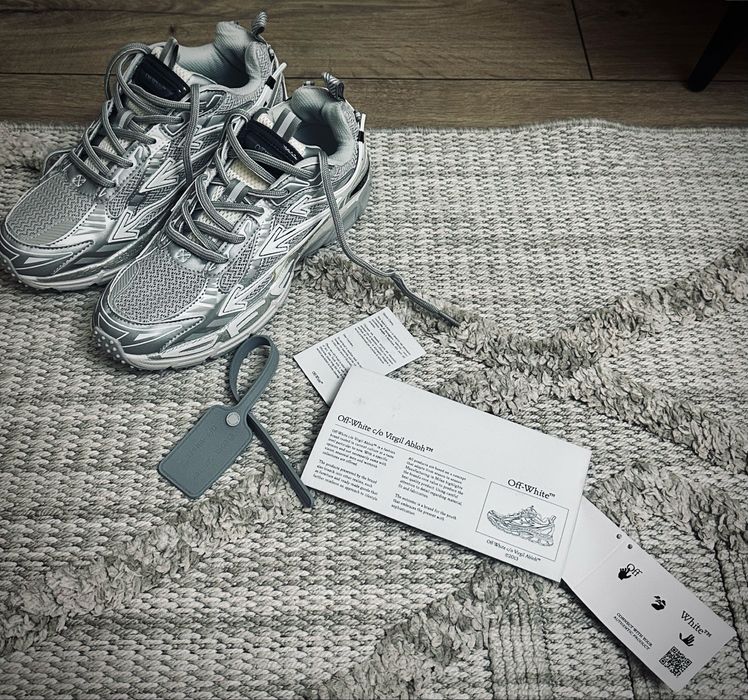 Off white Be right Back white silver